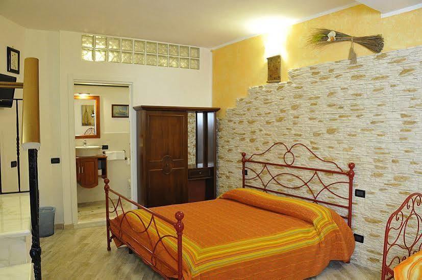 Michela Rooms Riomaggiore Luaran gambar